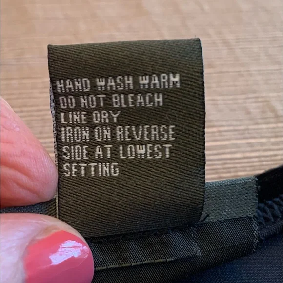 Notations Women's Elegant Black Velvet Tank Top Holiday Classic - Picture 7 of 7